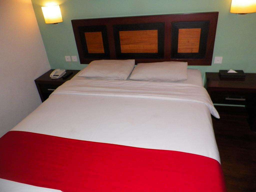 Lampion Hotel Solo Экстерьер фото